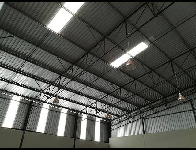 700M² WAREHOUSE TO LET IN WYCHWOOD